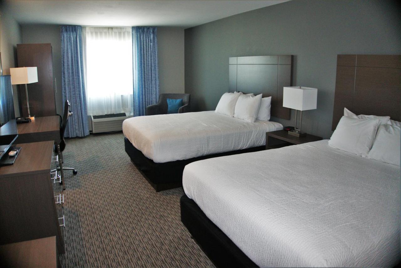 Brookstone Inn & Suites Fort Dodge Buitenkant foto