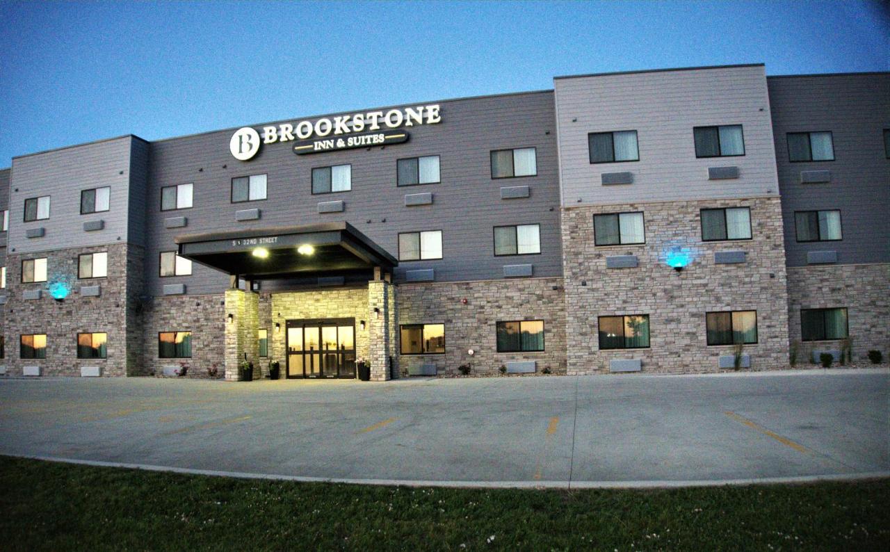 Brookstone Inn & Suites Fort Dodge Buitenkant foto