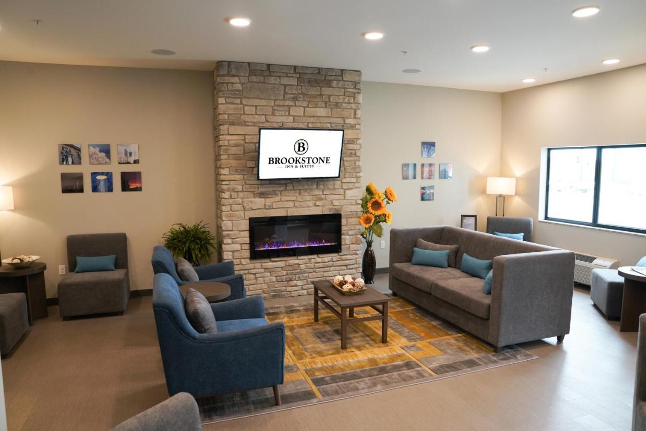 Brookstone Inn & Suites Fort Dodge Buitenkant foto
